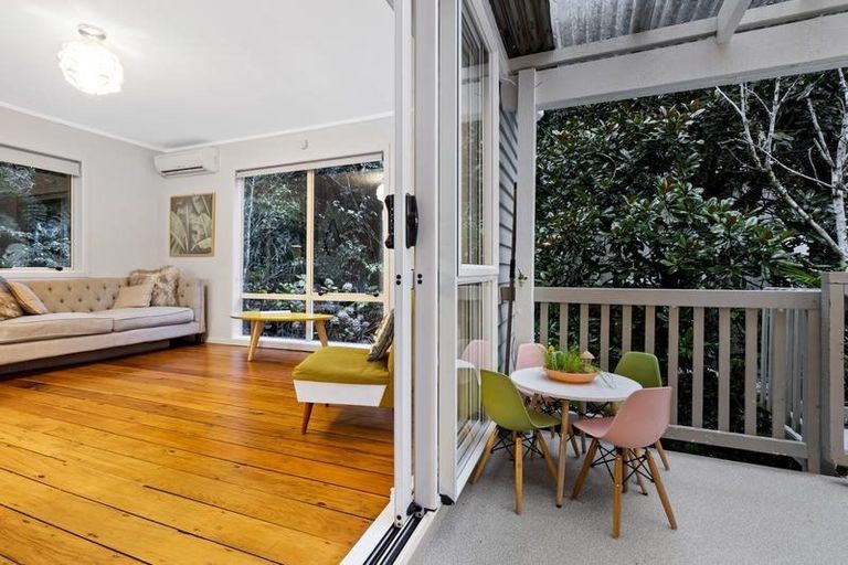 Photo of property in 30 Mahoe Road, Titirangi, Auckland, 0604