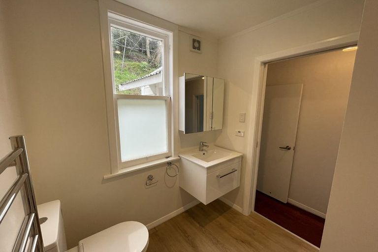Photo of property in 98 Rolleston Street, Mount Cook, Wellington, 6021