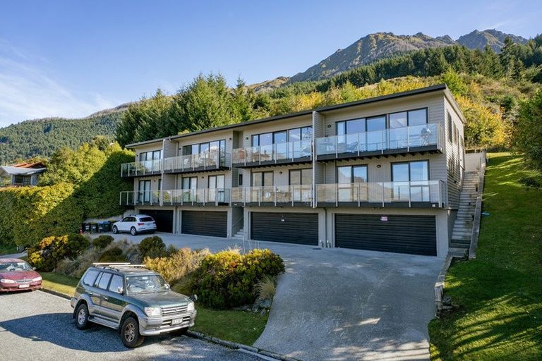 Photo of property in 54c Wynyard Crescent, Fernhill, Queenstown, 9300