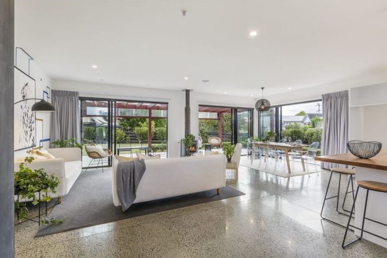 Photo of property in 44 Taikata Road, Te Atatu Peninsula, Auckland, 0610