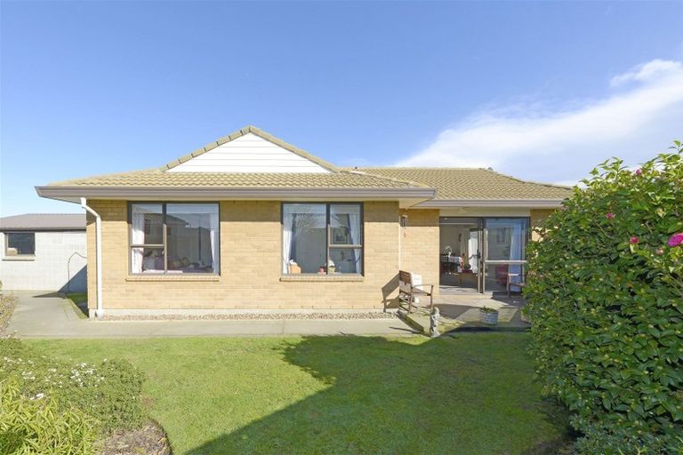 Photo of property in 2/62 Steadman Road, Broomfield, Christchurch, 8042
