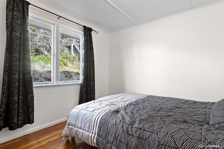 Photo of property in 22 Kenmore Street, Newlands, Wellington, 6037
