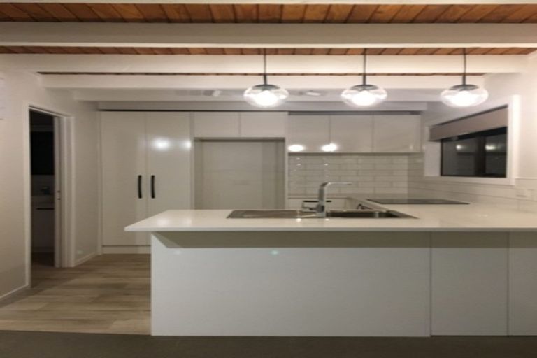 Photo of property in 1/11 Taipari Road, Te Atatu Peninsula, Auckland, 0610