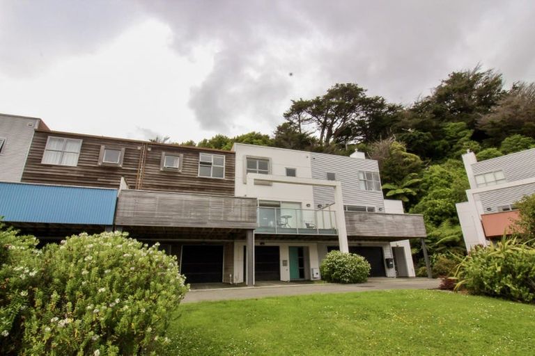 Photo of property in 17 Saddleback Grove, Karori, Wellington, 6012