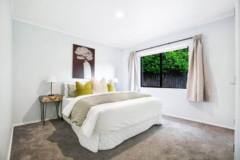 Photo of property in 2/1 Hatherlow Street, Glenfield, Auckland, 0629