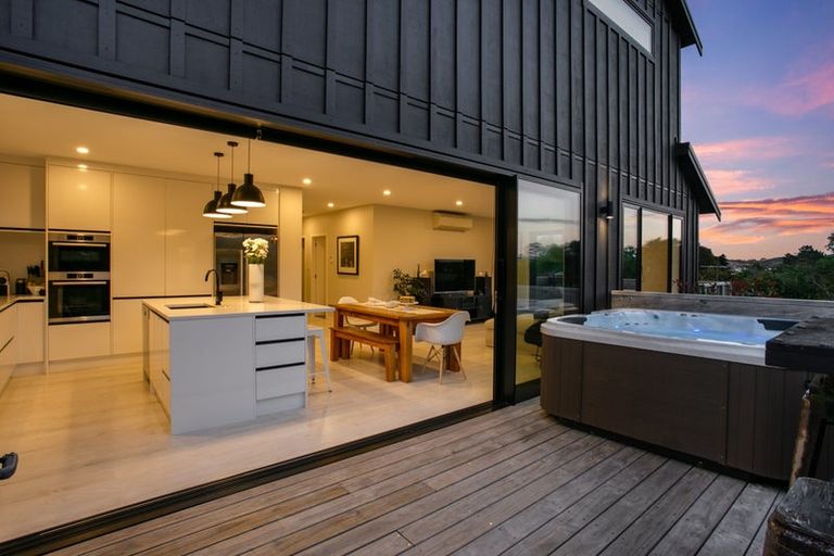 Photo of property in 7 Nerehana Place, Red Beach, 0932