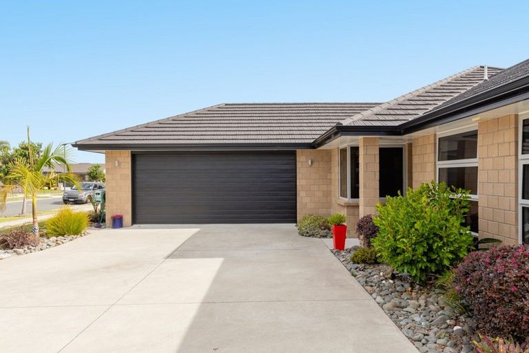 Photo of property in 20 Rainey Crescent, Papamoa Beach, Papamoa, 3118