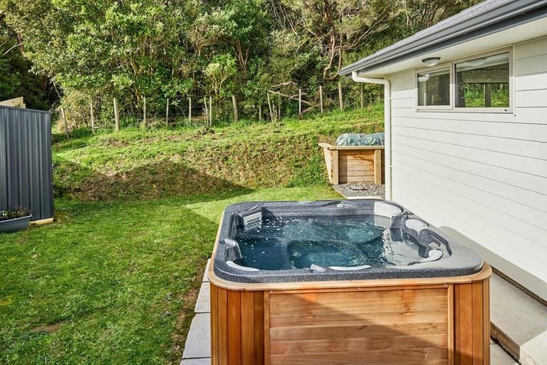 Photo of property in 4 Hull Place, Whitby, Porirua, 5024