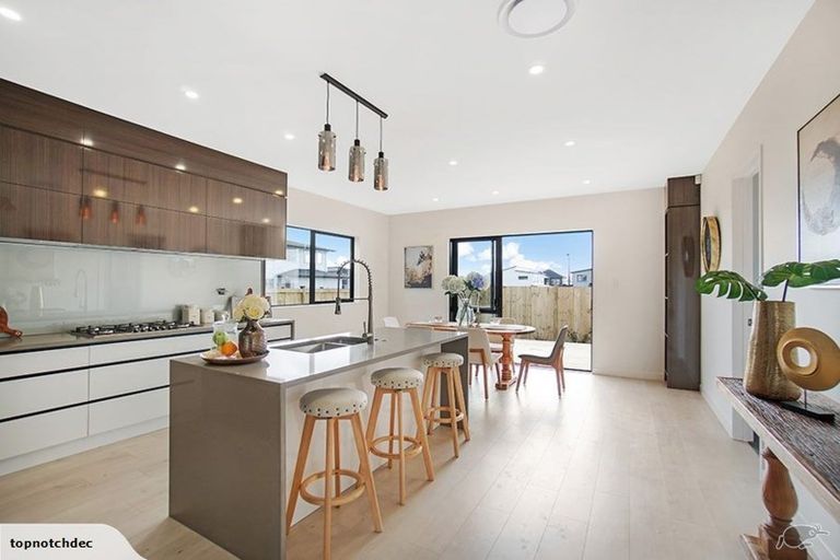 Photo of property in 18 Observation Green, Hobsonville, Auckland, 0616