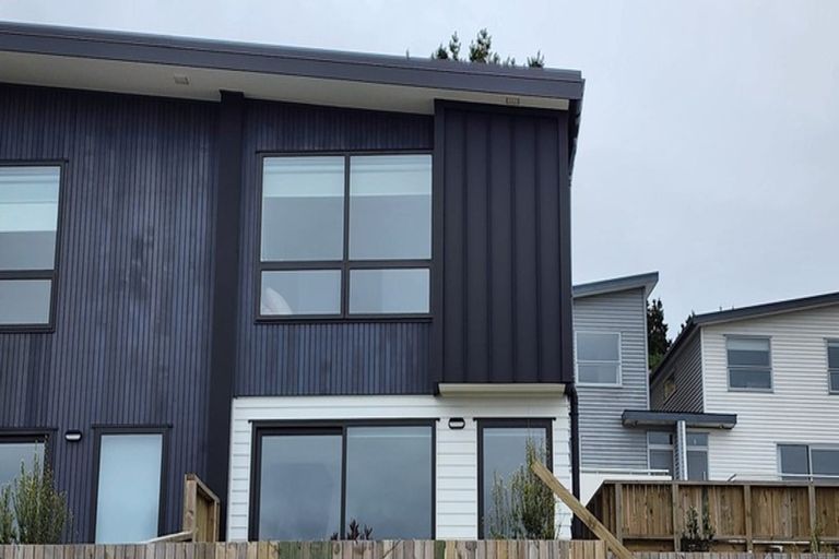 Photo of property in 15/62u Spenmoor Street, Newlands, Wellington, 6037