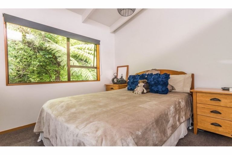 Photo of property in 215 Shaw Road, Titirangi, Auckland, 0604