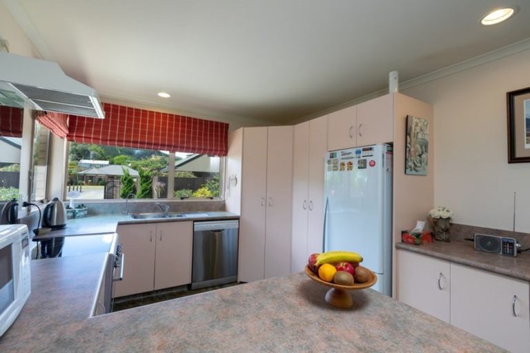 Photo of property in 20a Karu Crescent, Waikanae, 5036