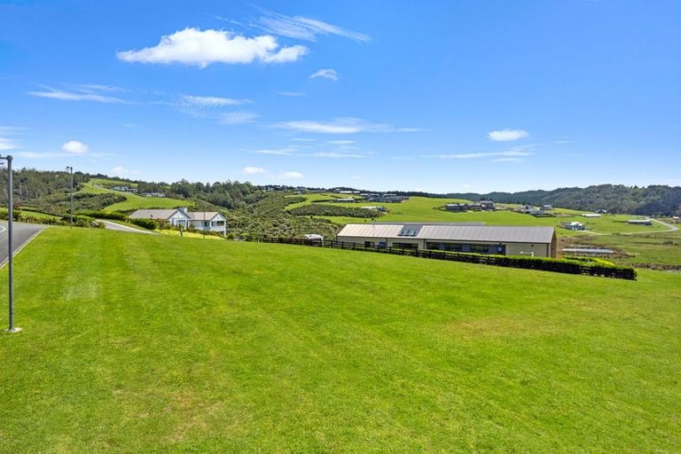 Photo of property in 1 Takahuri Place, Okura Bush, Silverdale, 0794