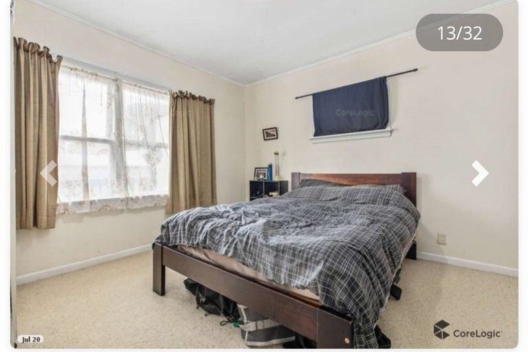 Photo of property in 10 Bishop Street, Green Bay, Auckland, 0604