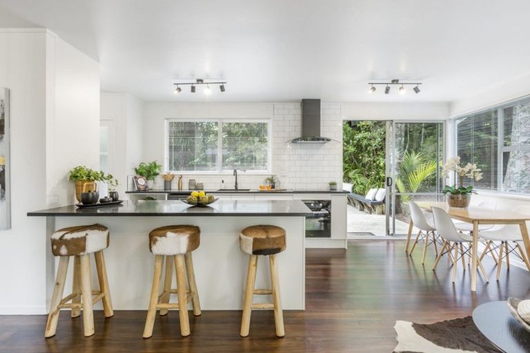 Photo of property in 18 Ngaio Road, Titirangi, Auckland, 0604