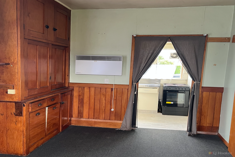 Photo of property in 6-6a Timaru Road, Waimate, 7924