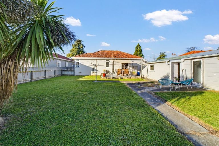 Photo of property in 32 Botanical Road, Takaro, Palmerston North, 4412