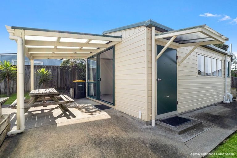 Photo of property in 50 Park Avenue, Waitarere Beach, Levin, 5510
