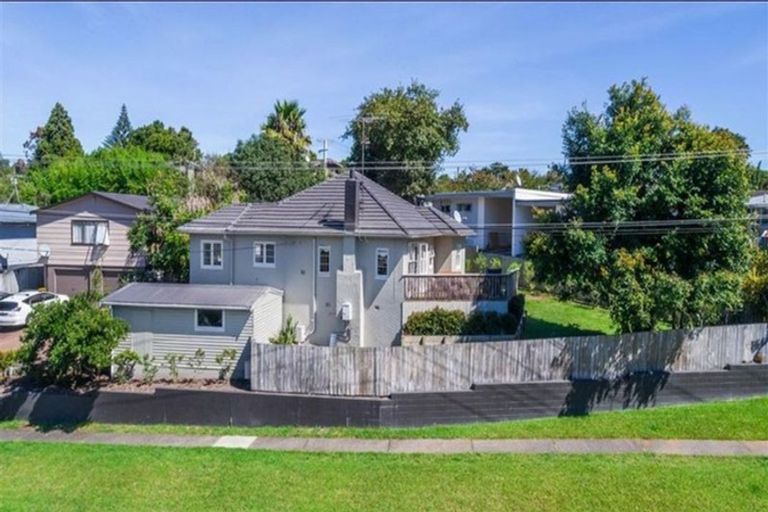 Photo of property in 65 Eskdale Road, Birkdale, Auckland, 0626