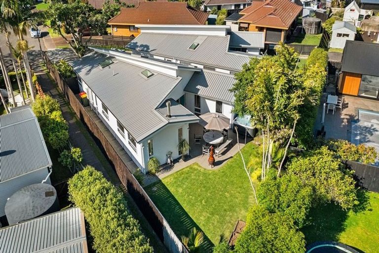 Photo of property in 24 Motuora Road, Manly, Whangaparaoa, 0930