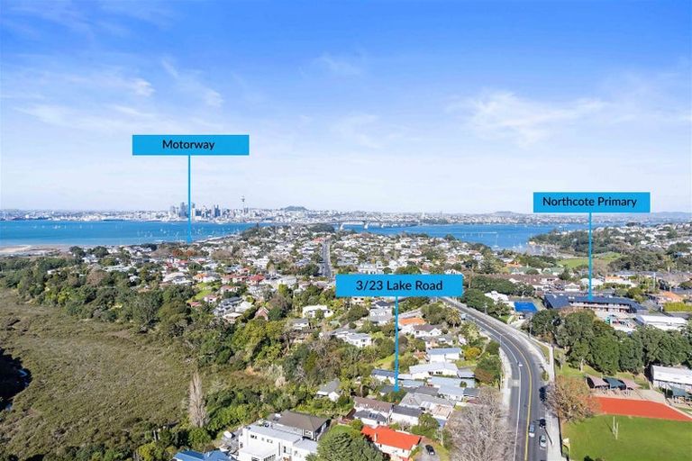 Photo of property in 1/23 Lake Road, Northcote, Auckland, 0627