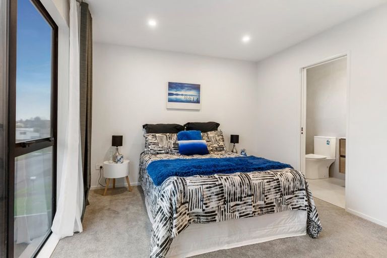 Photo of property in 64a Rosewarne Crescent, Glendene, Auckland, 0602