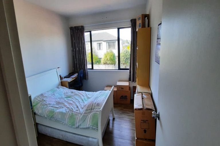 Photo of property in 22/22 Northcross Drive, Oteha, Auckland, 0632