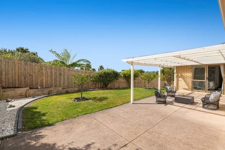 Photo of property in 6 Fulmar Way, Unsworth Heights, Auckland, 0632