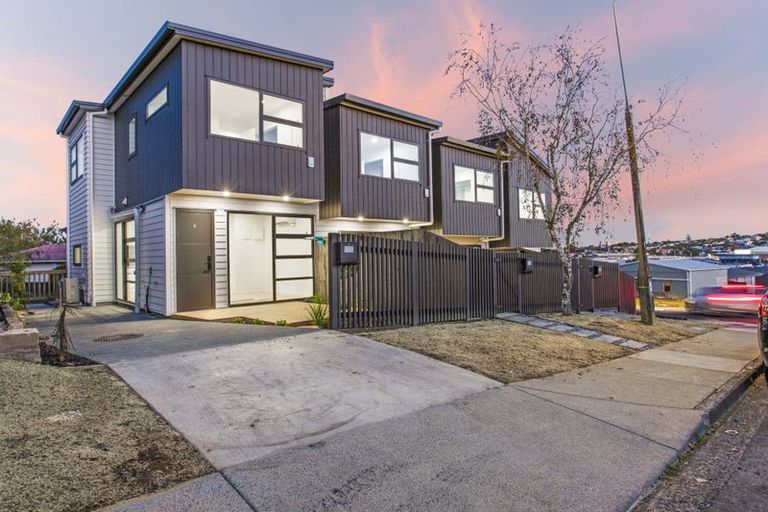 Photo of property in 15 Locket Road, Glenfield, Auckland, 0629