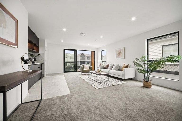Photo of property in 6 Pukeko Road, Hobsonville, 0616