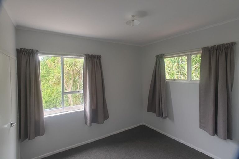 Photo of property in 60 Rewarewa Road, Te Atatu Peninsula, Auckland, 0610
