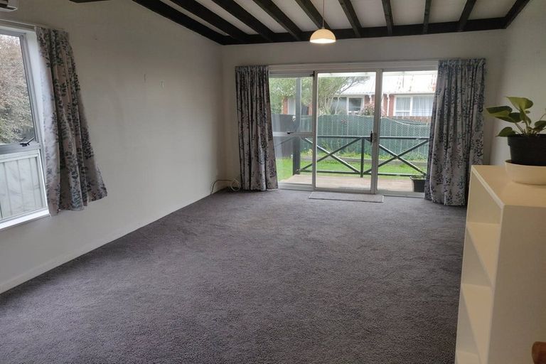 Photo of property in 17a Kingsbridge Place, Newlands, Wellington, 6037