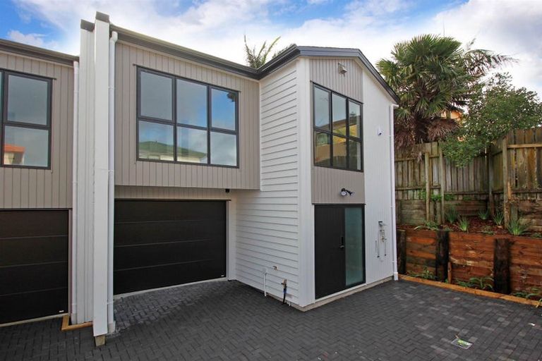 Photo of property in 21f Craigbank Avenue, New Lynn, Auckland, 0600