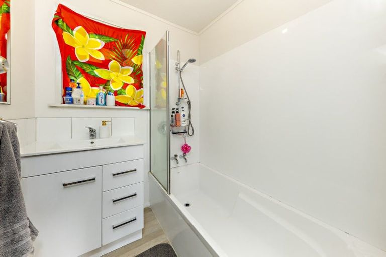 Photo of property in 14 Buller Crescent, Manurewa, Auckland, 2102