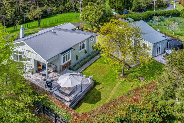 Photo of property in 17 Griggs Road, Whitford, Howick, 2571