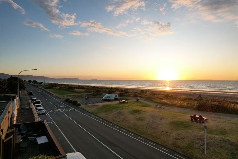 Photo of property in Ocean Apartments, 44-46 Marine Parade, Paraparaumu Beach, Paraparaumu, 5032
