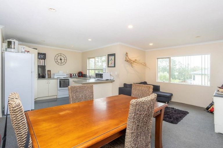 Photo of property in 20 Quincey Place, Massey, Auckland, 0614