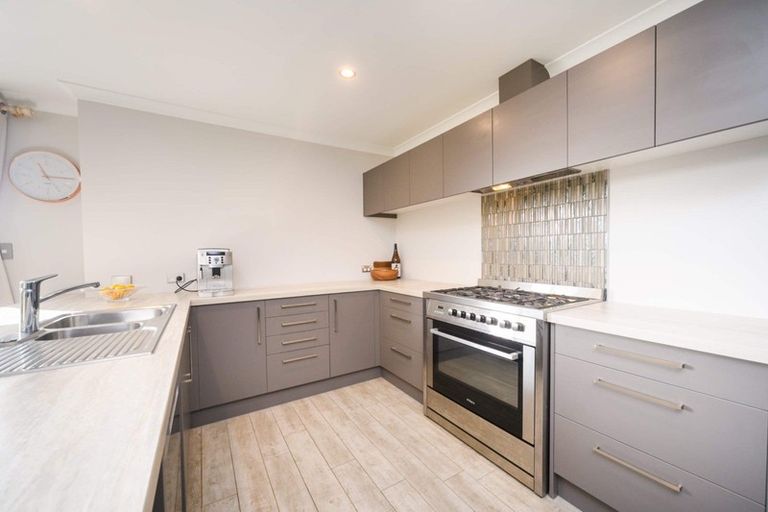 Photo of property in 8 Silkwood Place, Fitzherbert, Palmerston North, 4410