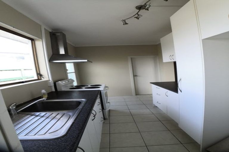 Photo of property in 67 Lincoln Park Avenue, Massey, Auckland, 0614