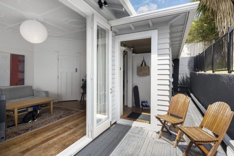 Photo of property in 24 Myrtle Crescent, Mount Cook, Wellington, 6021