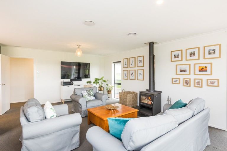 Photo of property in 52 Centre Road, Aokautere, Palmerston North, 4471