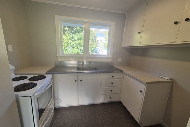 Photo of property in 2/10 Trevethick Grove, Woburn, Lower Hutt, 5010
