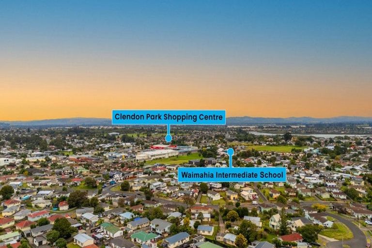 Photo of property in 2/39 Templeton Place, Clendon Park, Auckland, 2103