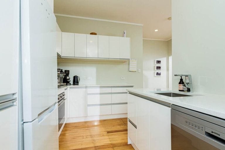 Photo of property in 54 Braemar Road, Castor Bay, Auckland, 0620
