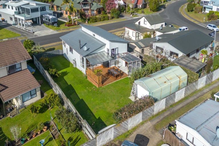 Photo of property in 102 Awarua Place, Whangamata, 3620
