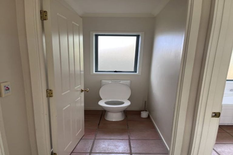 Photo of property in 3 Russett Grove, Henderson, Auckland, 0612