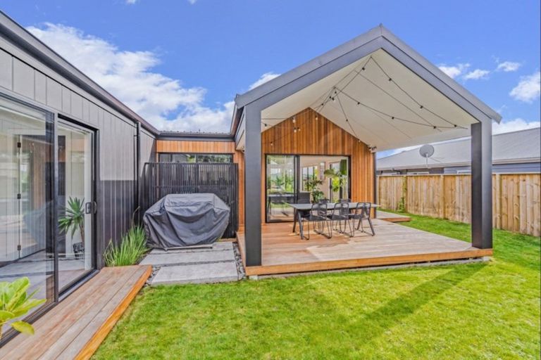 Photo of property in 6 Mahia Lane, Waikanae, 5036