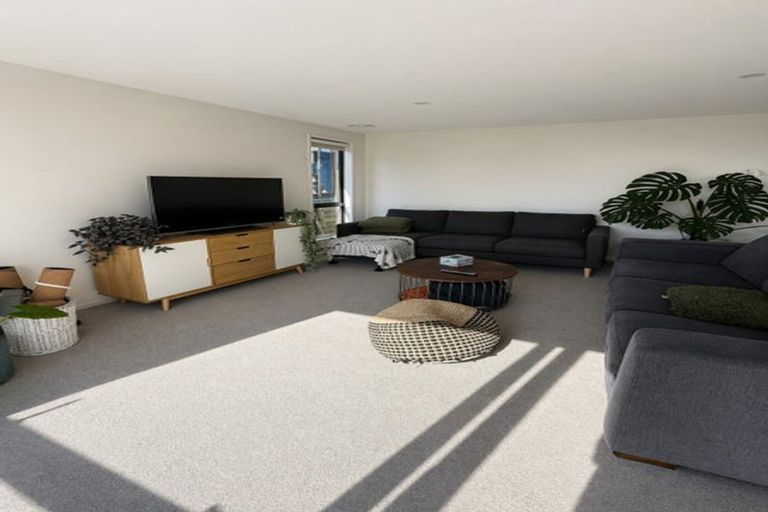 Photo of property in 2 Shelduck Road, Jacks Point, 9371