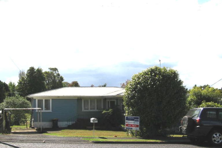 Photo of property in 27 Golf Road, New Lynn, Auckland, 0600