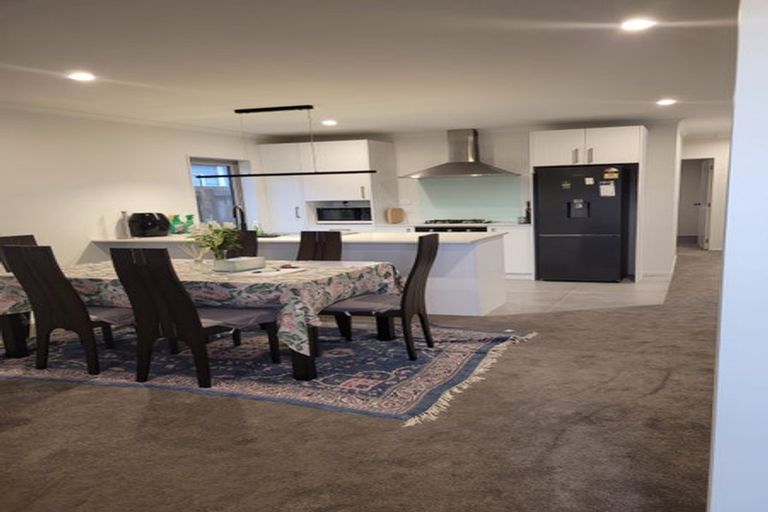 Photo of property in 16 Kutukutu Street, Takanini, 2112